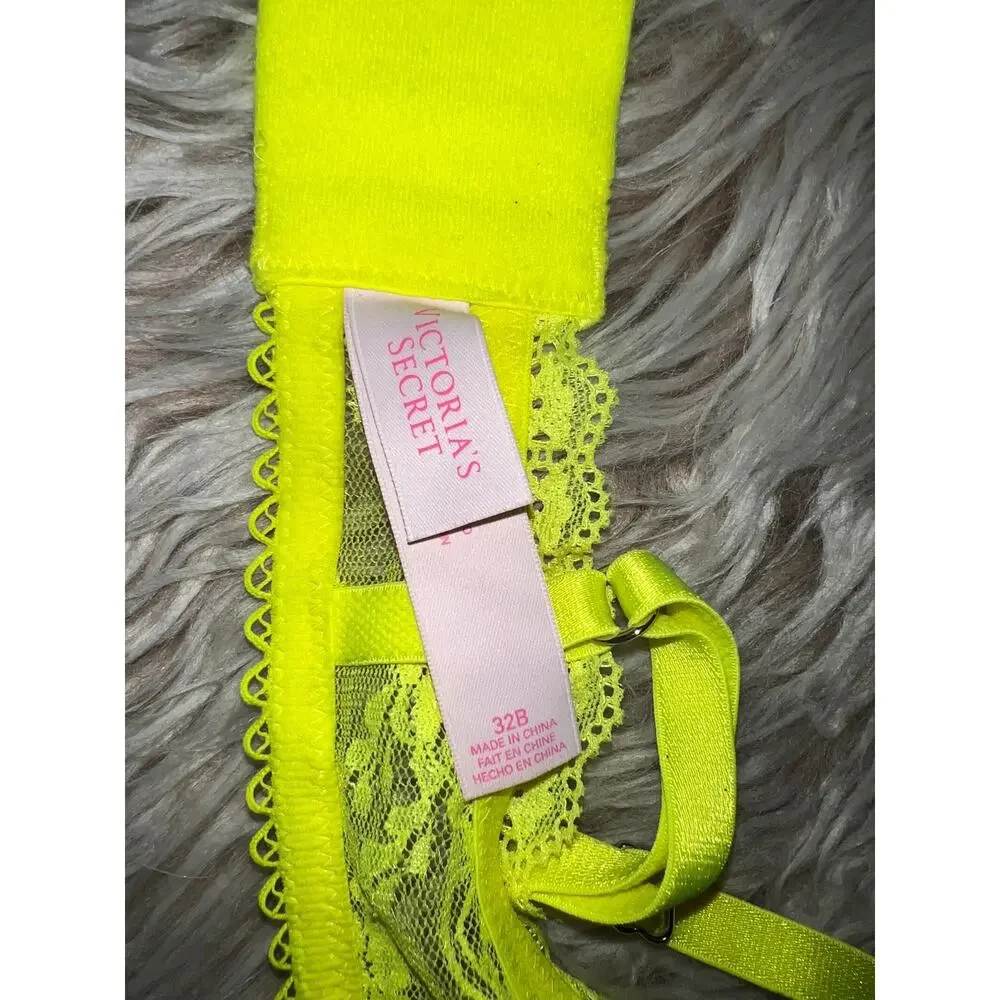 Victoria Secret women’s laced bra